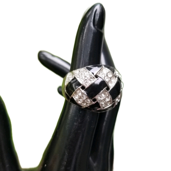 JOAN BOYCE DESIGNER 1980S SILVERTONE, BLACK & CRYSTAL BASKETWEAVE DESIGN RING - Picture 2 of 5
